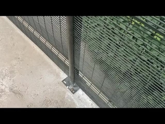 Chiara Vu 358 Griglia di sicurezza a maglia saldata Giardino rivestito in polvere con spigolo 2 x 2,5 m