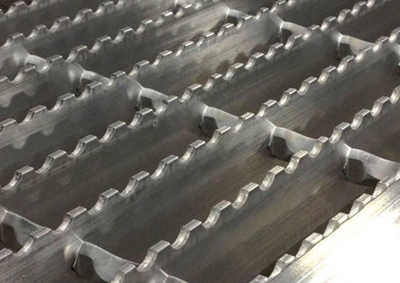 Serrated Type Steel Walkway Grating Panel Corrosion Resistant