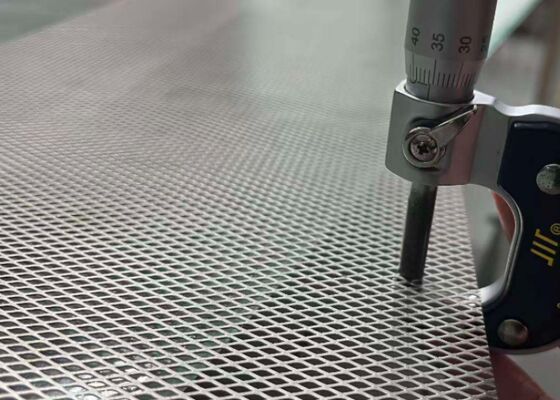 Titanium TA1 Expanded Mesh For Hydrogen Fuel Cell Anode Mesh 3*5mm