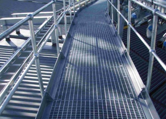 Anti Slip Perforated Walkway Grates Corrosion Proof for Pedestrian Safety