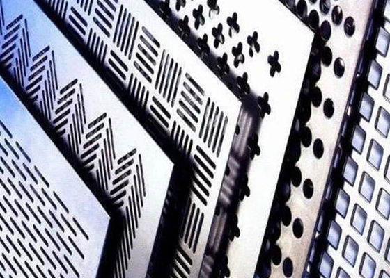 Il metà di acciaio di acciaio inossidabile ha perforato il foro spesso 2.0mm decorativo dei pannelli 5.0mm del metallo