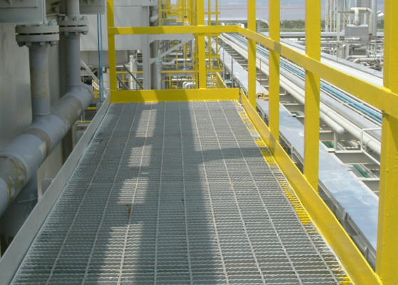 2-8mm hanno galvanizzato la grata d'acciaio saldata del passaggio pedonale per la copertura Antivari piano ASTM A36 dello scolo