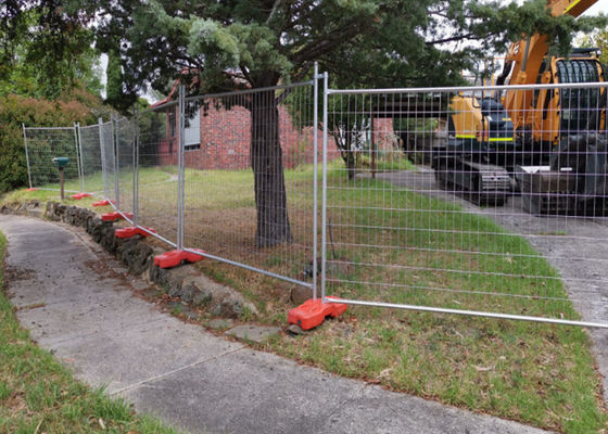 Canada Recinzione a pannelli temporanei Recinzione portatile 2.1*2.4m Per sport / concerti