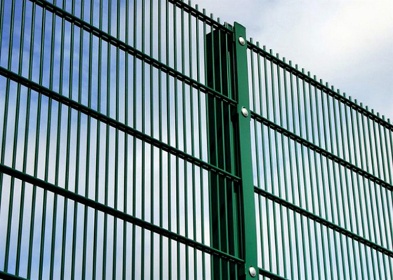 Recinzione di filo di doppio anello di colore nero rivestita in PVC / galvanizzato per la protezione