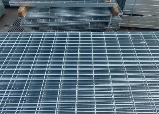 Griglia di passaggio in acciaio galvanizzato nero / bianco per impianti chimici 30 * 3mm