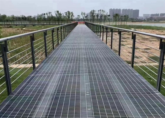 Grigliato in acciaio per pavimentazione di passerelle nell'industria edile