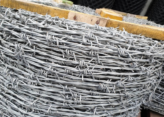 Filo spinato in acciaio ad alto tenore di carbonio zincato per la sicurezza perimetrale
