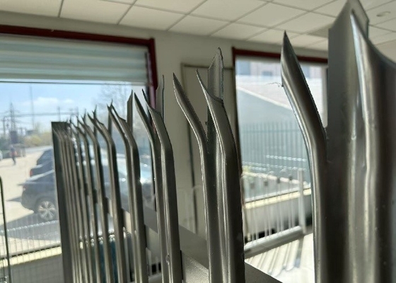Recinzione Palisade in Acciaio Zincato a Caldo per Perimetri ad Alta Sicurezza