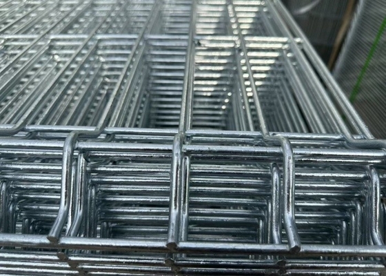 Pannello di recinzione triangolare di alta sicurezza reticolare anti taglio per la protezione del perimetro