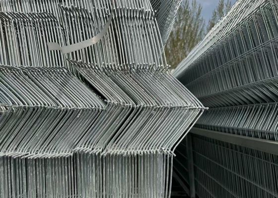 Pannello di recinzione triangolare. Acciaio galvanizzato, facile installazione, alta sicurezza per cantieri