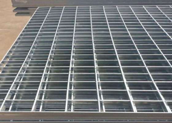 Griglie perforate antiscivolo a prova di corrosione per la sicurezza dei pedoni