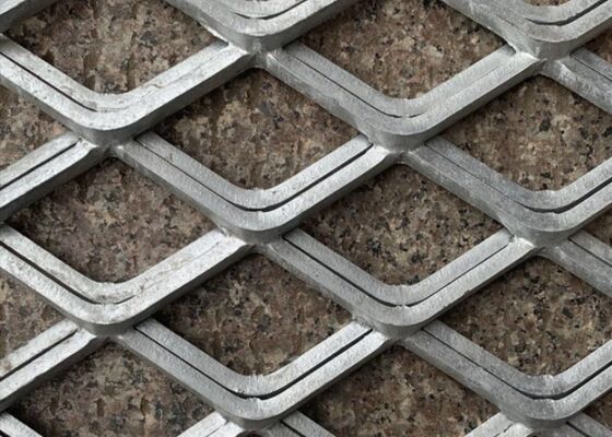 Rete metallica stirata per recinzioni di sicurezza e applicazioni industriali