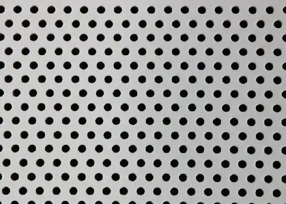 Pannello per maglia perforata ad assorbimento sonoro per sistemi acustici di pareti e soffitti