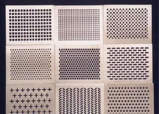 Pannello industriale in rete metallica perforata per sistemi di filtrazione e vagliatura