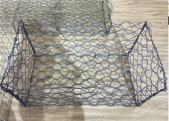 Barriere difensive 80x100mm montate di 3x2x1m