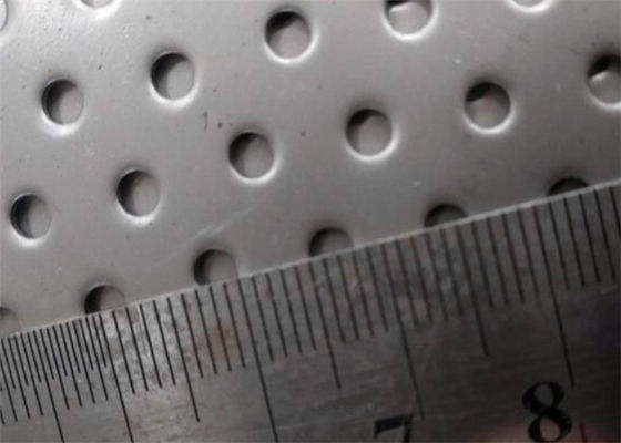 Acciai a basso tenore di carbonio 1220 x spessore della maglia metallica perforato 2440mm 1.5mm