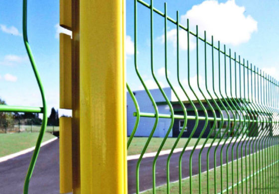 Azienda agricola di piegamento galvanizzata 3d della immersione calda a 2 pollici dal recinto di filo metallico saldato a 4 pollici