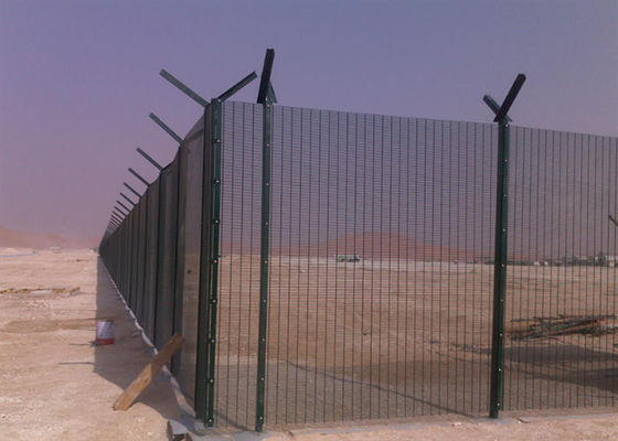 Recinzione in acciaio zincato 358 per la sicurezza di siti militari e governativi